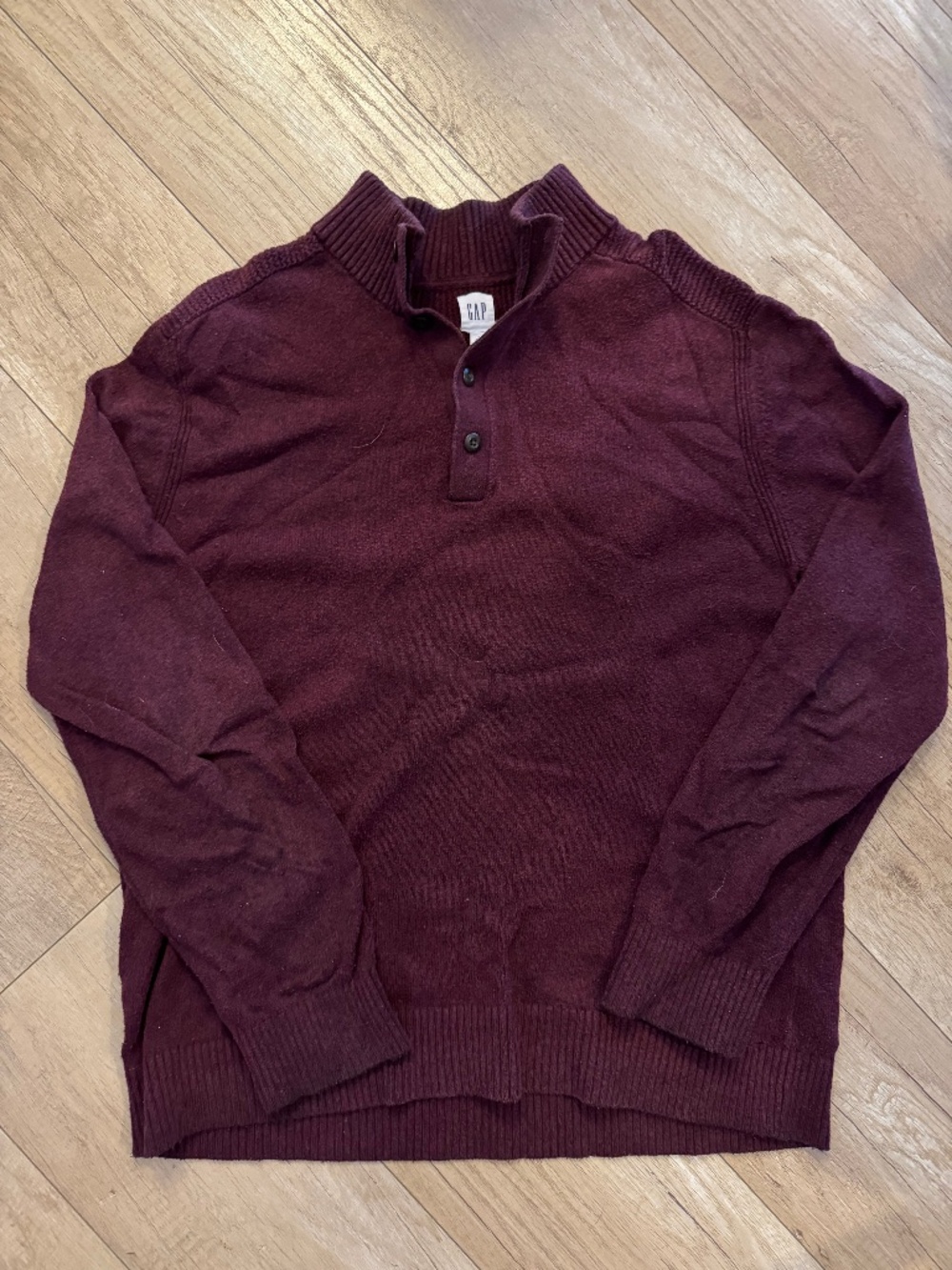 Men’s Gap sweater